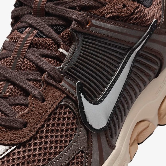 Women’s Nike Shoe Vomero 5 - Picture 3 of 7